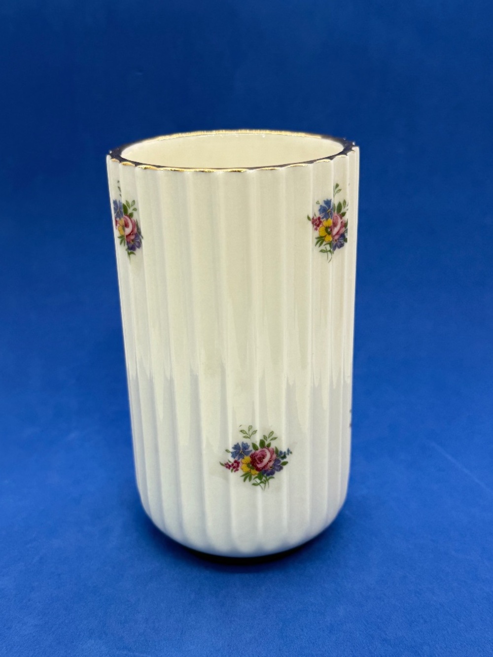 Lyngby Ribbed Vase White with Floral Motifs and Gold Trim